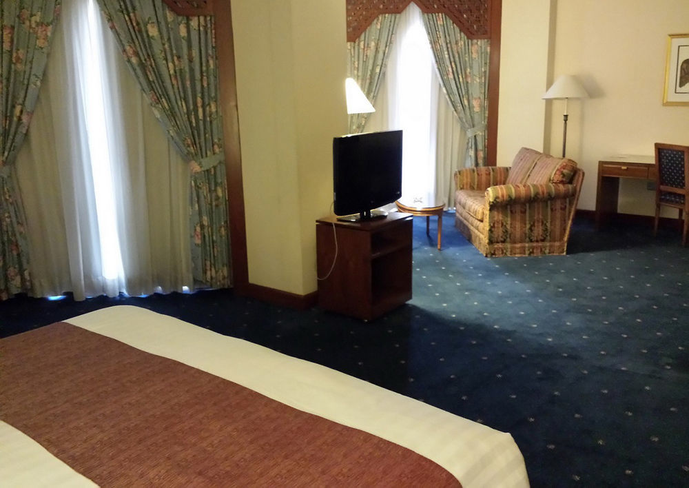 Safir International Hotel Kuwait Kuwait City Exteriör bild