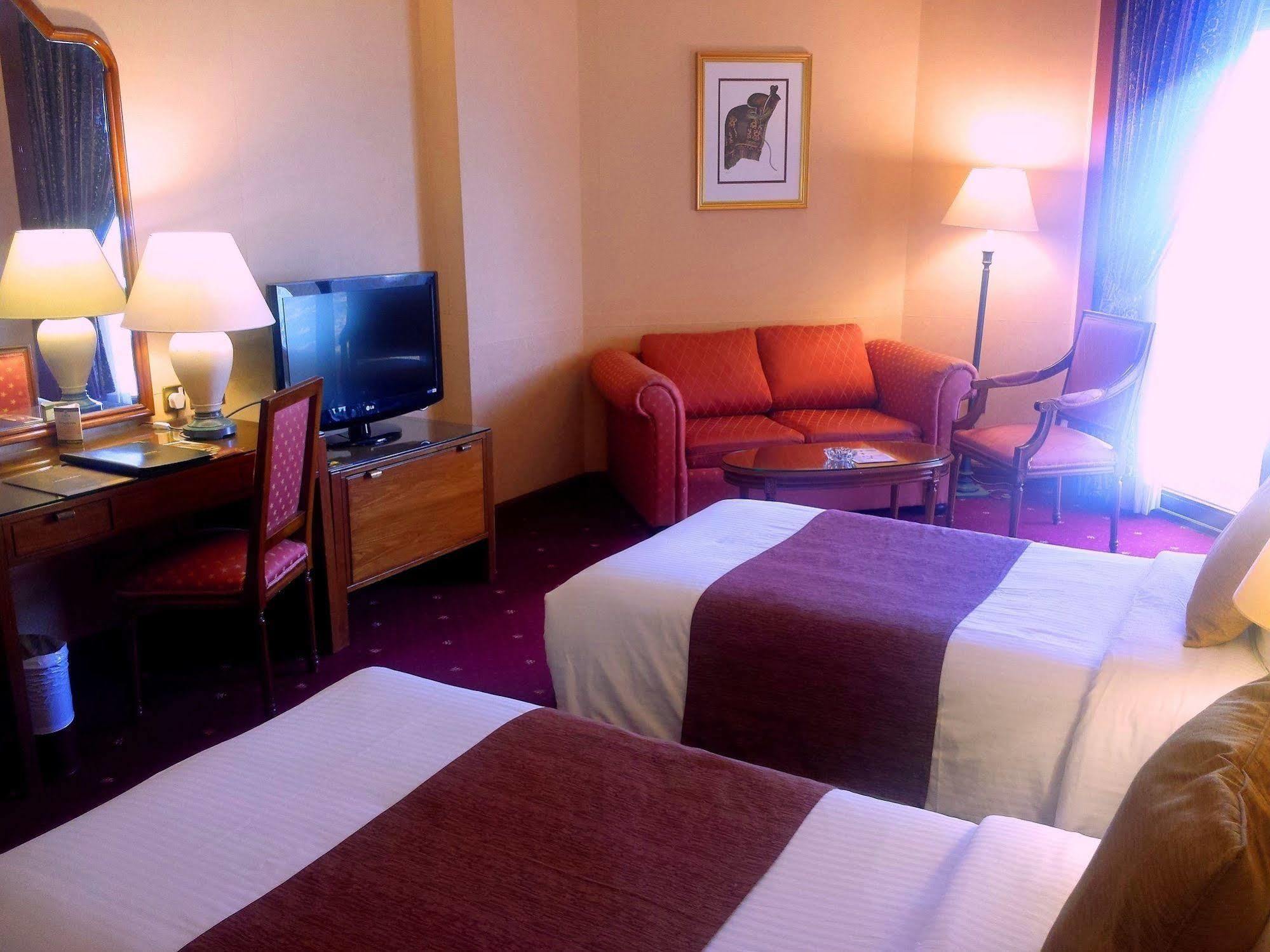Safir International Hotel Kuwait Kuwait City Exteriör bild