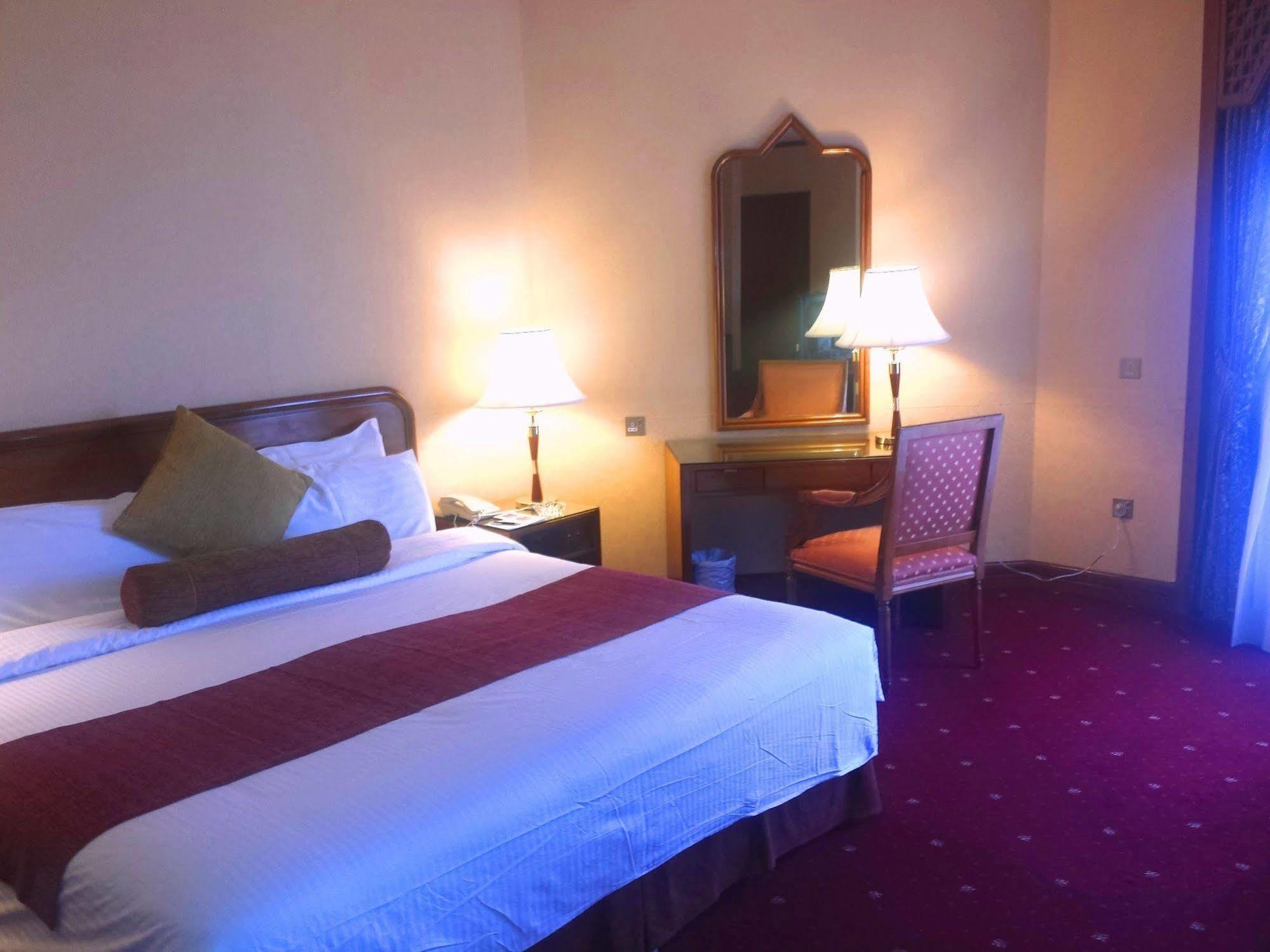 Safir International Hotel Kuwait Kuwait City Exteriör bild
